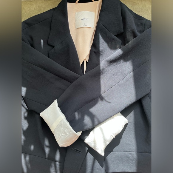 Oversized lightweight Wilfred (Aritzia) black blazer - Picture 6 of 14